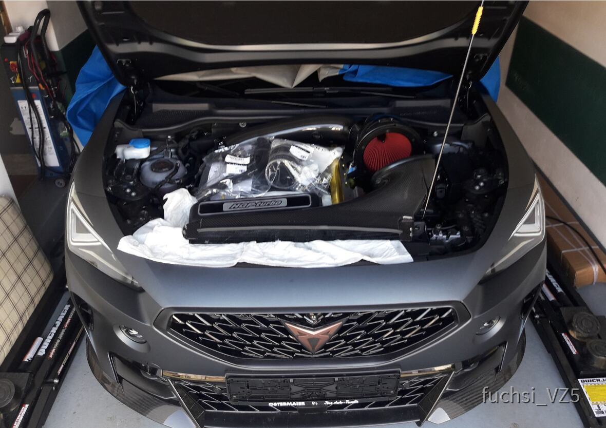 Cupra VZ5 mit HGP- und Eventuri-Zubehör