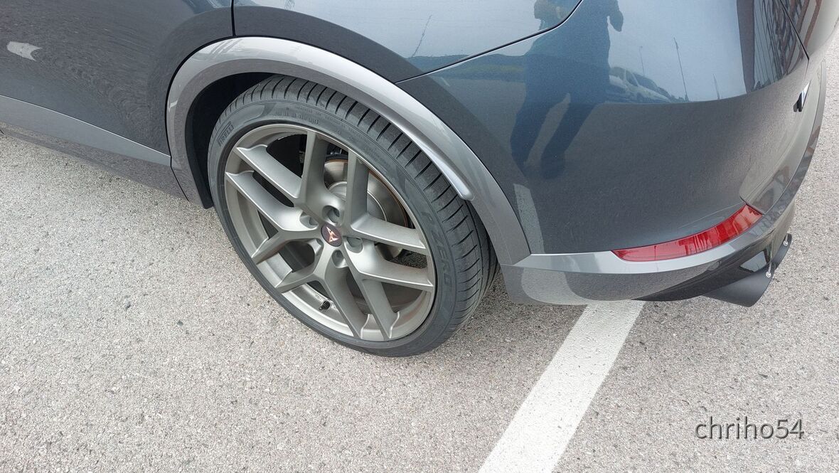 Borbet Y mit 20", Pirelli 255/35 R20 und Ragazzon ESD